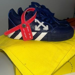 Off-white vulcanized navy blue toddler sneakers